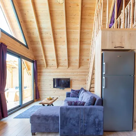 Cedar Bungalow Apartment