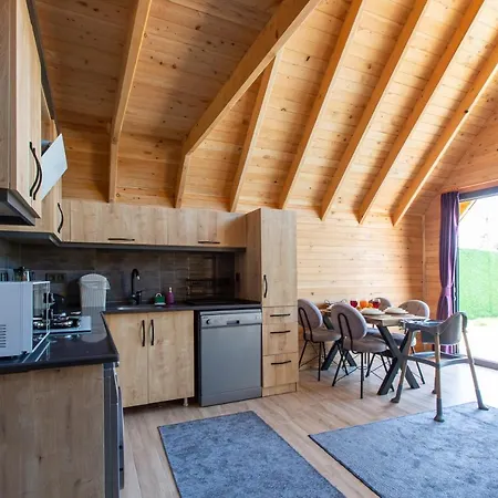Cedar Bungalow Apartment *